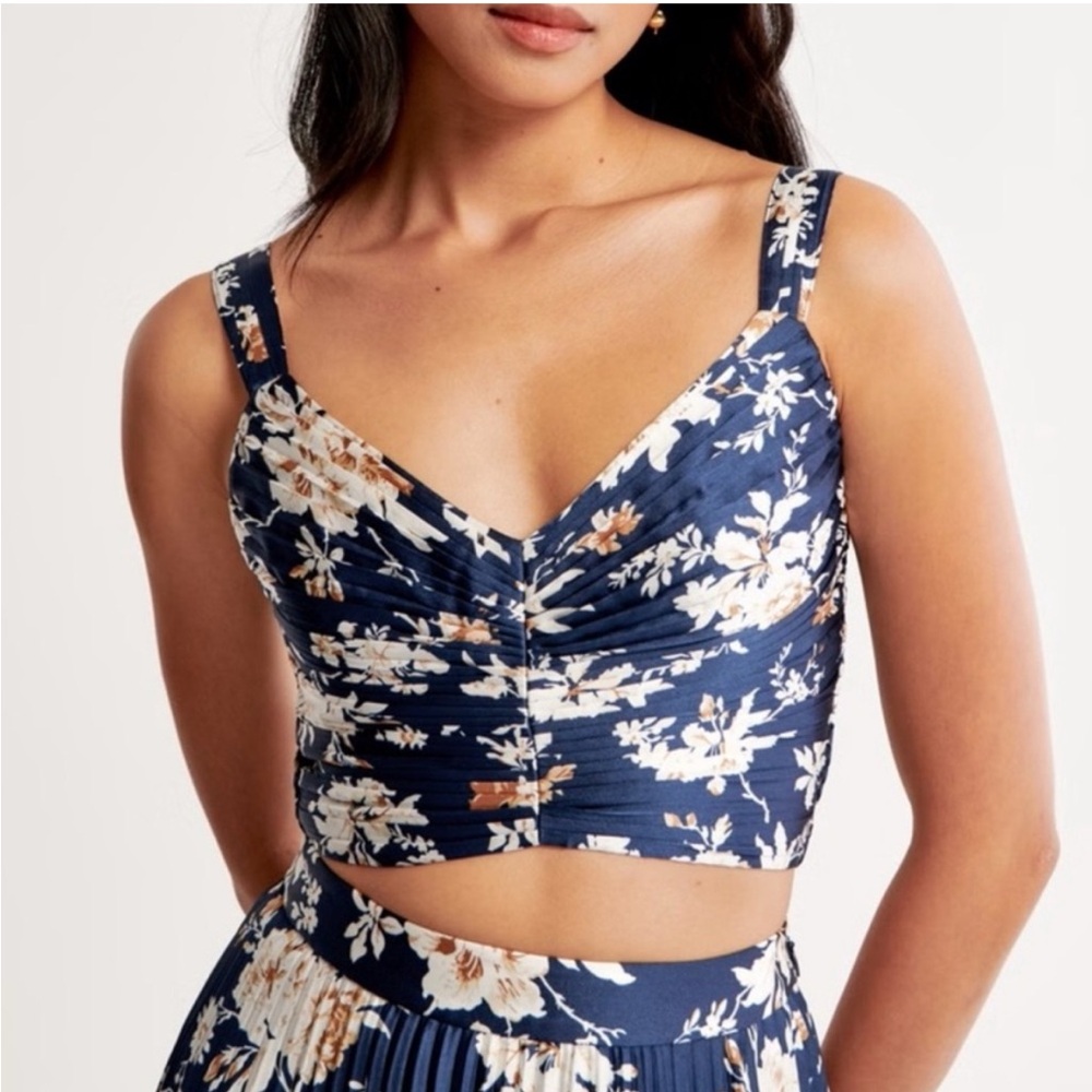 NWT Abercrombie & Fitch Ruched Plunge Set Top Satin Pleated M Medium